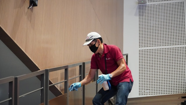 Restaurant staff following pest prevention practices to maintain a clean kitchen between professional treatments